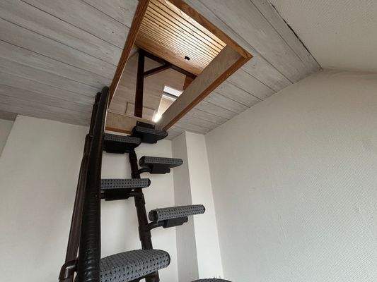 Treppe zum Spitzboden