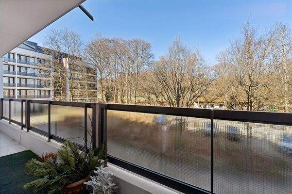 West-Balkon (Küche und Schlafzimmer)