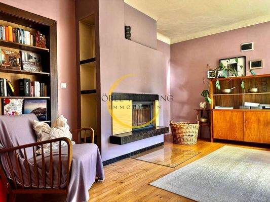 EG: Essbereich mit Kamin