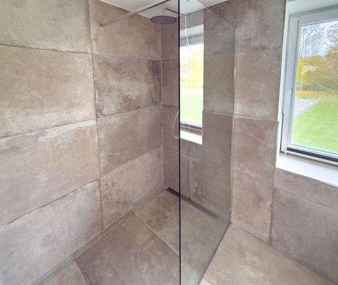 Und bodentiefer Dusche