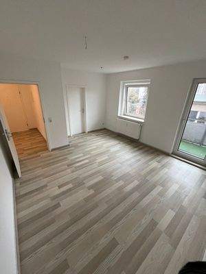 Helles Zimmer mit Fenster