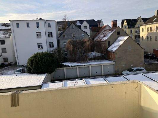 Blick von Balkon auf Häuser