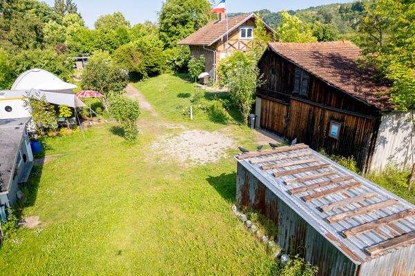 Das Haus und die Scheune...