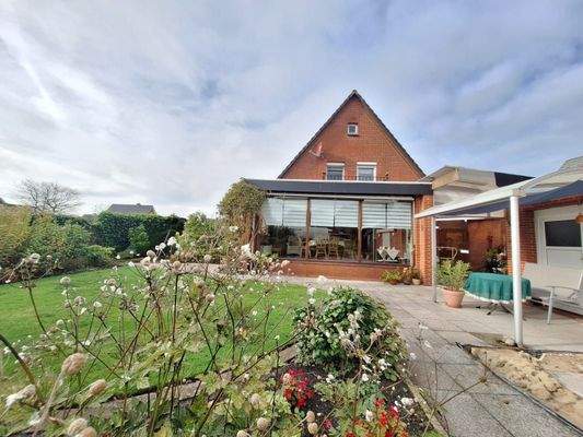 Ostansicht mit Wintergarten