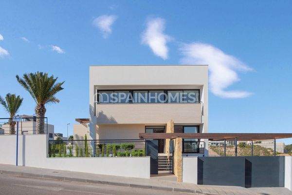 4-Bedroom Detached Properties Close to Beach in Orihuela