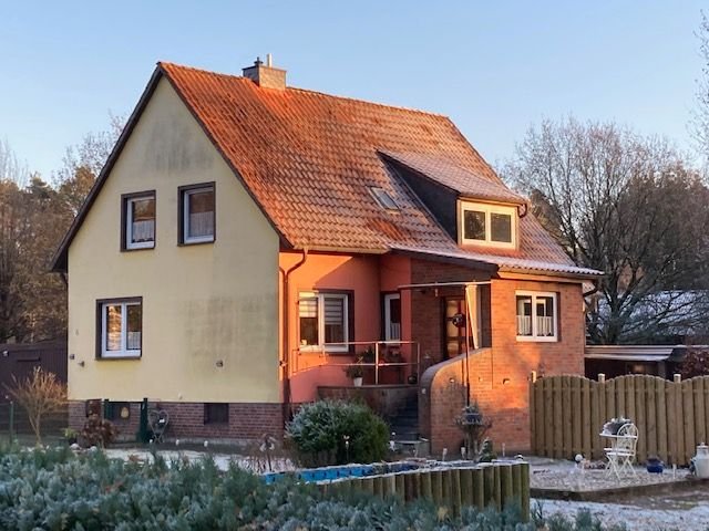 Einfamilienhaus mit Einliegerwohnung und Nebengebäude in Schneverdingen-Hemsen