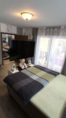 Schlafzimmer 1 mit anliegendem Badezimmer 