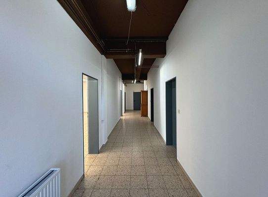 Flur - Verbindung Verkaufsfläche / Werkstatt