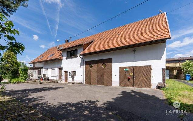 Wohnhaus mit Scheune