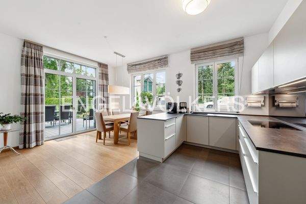 Küche mit Essbereich