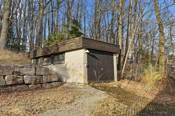 11 Meter lange Garage auf dem Grundstück