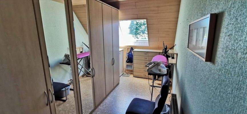 Kinderzimmer o. Ankleide