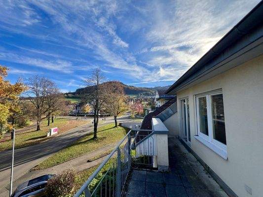 Blick vom zweiten Balkon nach Ost