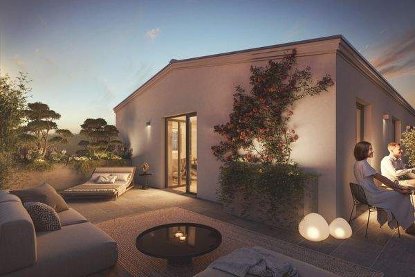 Terrassenansicht bei Nacht