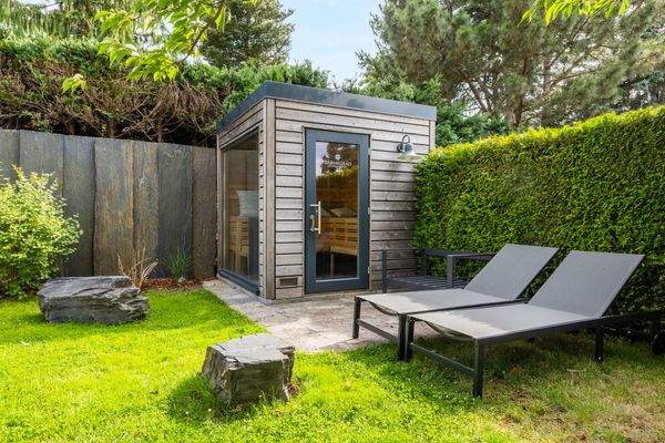 Sauna und Saunaterrasse