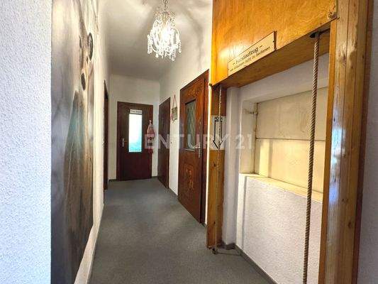 Flur mit Speiseaufzug