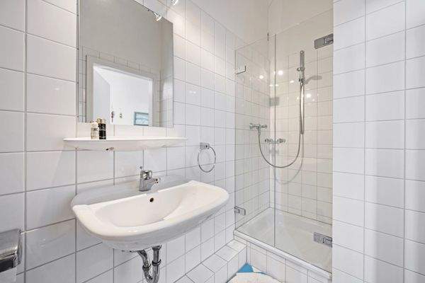 mit eigenem Duschbad