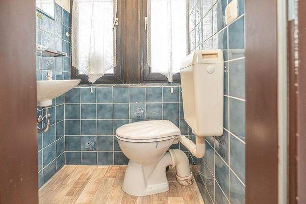 WHG 1 - Gäste-WC EG