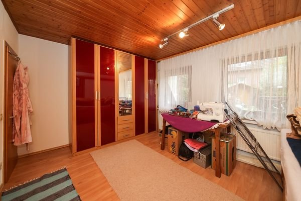 Vielseitig nutzbares Zimmer UG