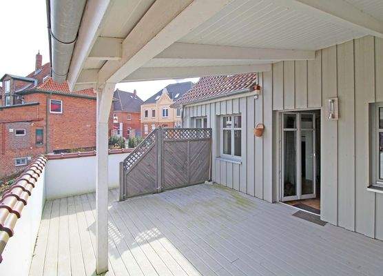 teilüberdachte Dachterrasse