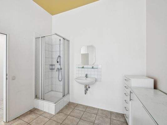 Behandlungsraum 1 mit Dusche