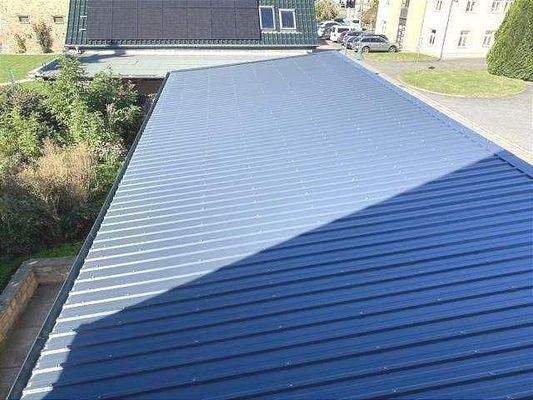 neues Dach der Garagen