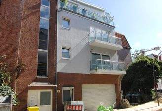 Vorderansicht mit TG-Einfahrt