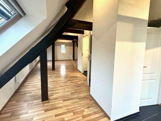 Lichtdurchflutetes Schlafzimmer| Dachgeschoss