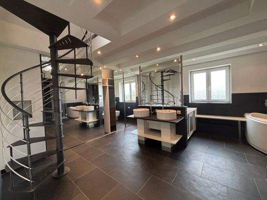 Bad mit Zugang Dachspitz