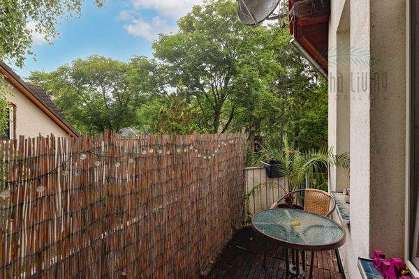 Balcony (upper floor)