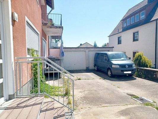 Außenansicht + Garagen