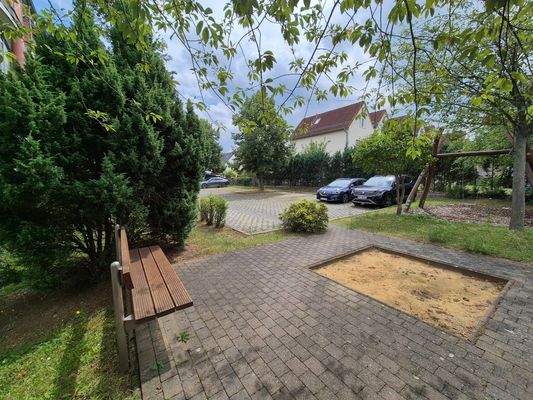 Stellplätze hinter dem Haus