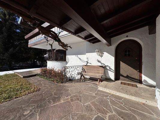 Hauseingang überdacht