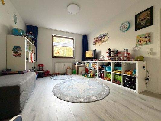 Das helle Kinderzimmer ist flexibel nutzbar und kann auch später problemlos zum Jugendzimmer umgestaltet werden