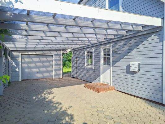 Carport und Garage