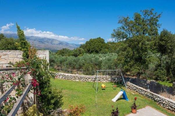 Kreta, Maza: Steinvilla mit beheiztem Pool und Garten in ruhiger Lage zu verkaufen