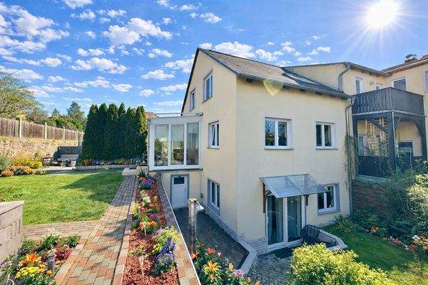 Hausansicht aus dem Garten 