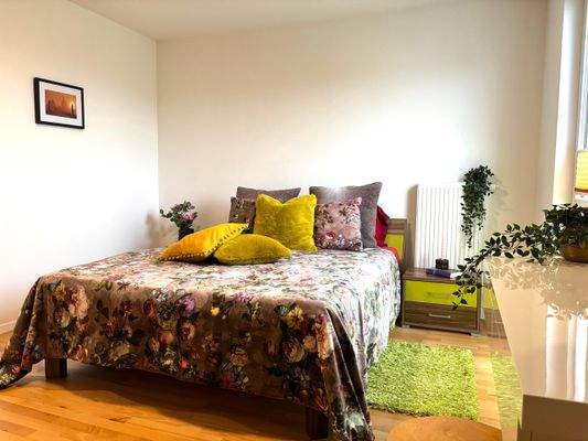 Schlafzimmer (2) 1. OG rechts