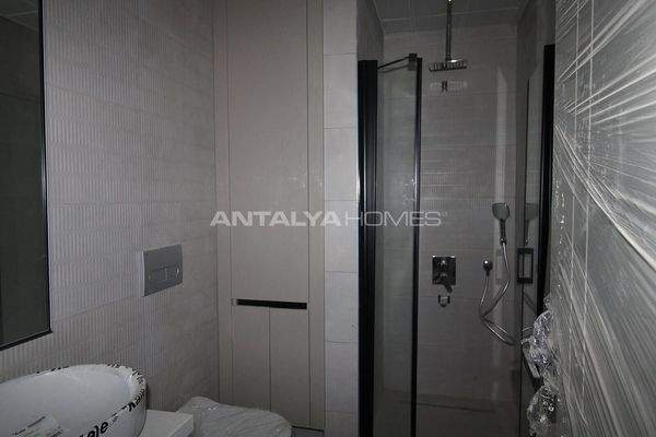 Flats in Project with Communal Pool in Antalya Altintas