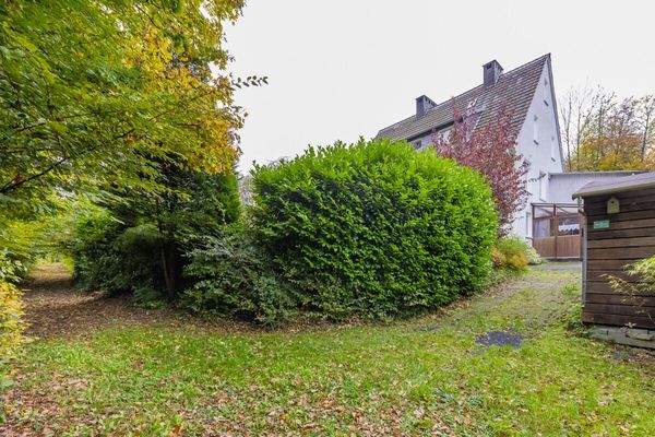 Gemütlicher Weg unterhalb vom Haus