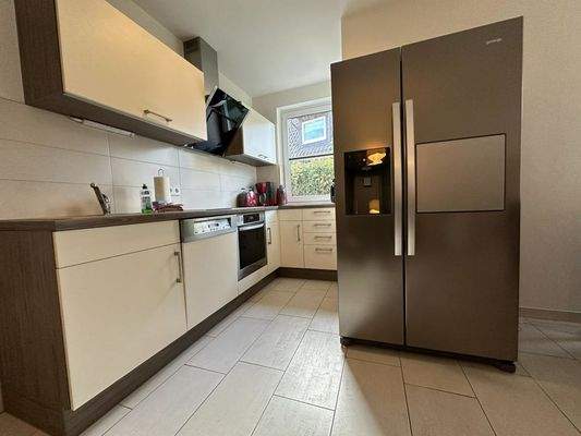 Küche mit Einbauküche