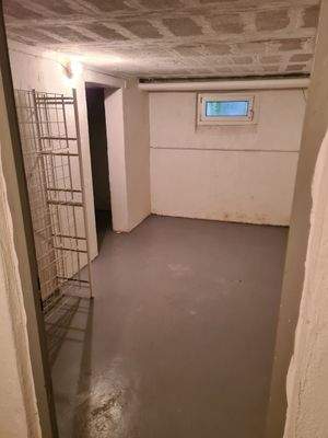 Kellerraum mit Fenster