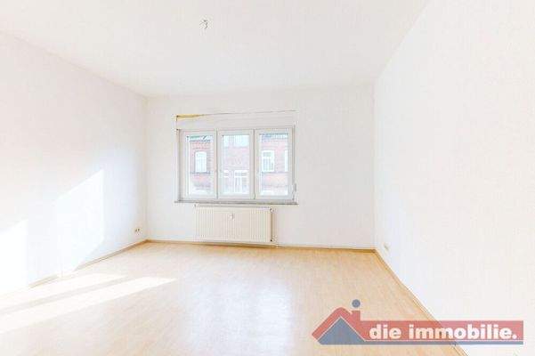 Gut geschnittenes Schlafzimmer der Wohneinheit 2