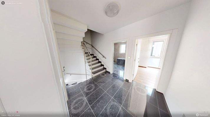 10 Treppenhaus-Flur 1.OG.JPG