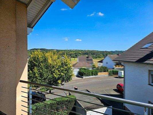 Geräumige Loggia mit Ausblick