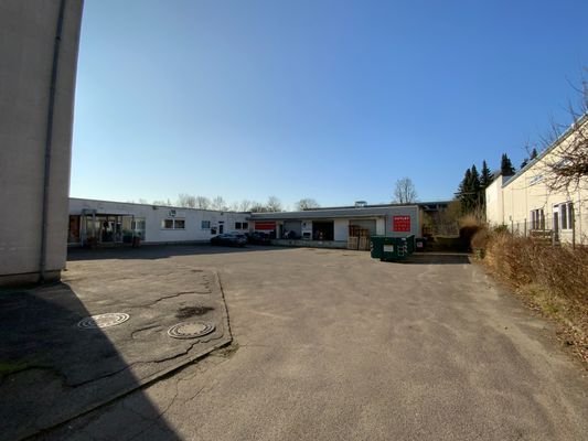 Blich auf die Gewerbehalle