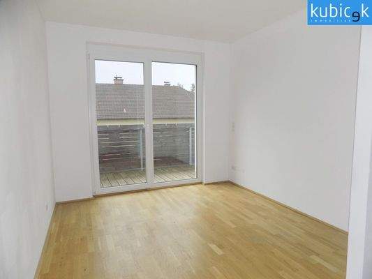 2. Zimmer mit Ausgang zum Balkon