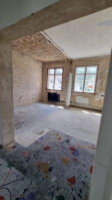 1. OG entkerntes Büro 1.jpg