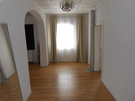 Vorraum zu Schlafzimmer u. Ankleidezimmer