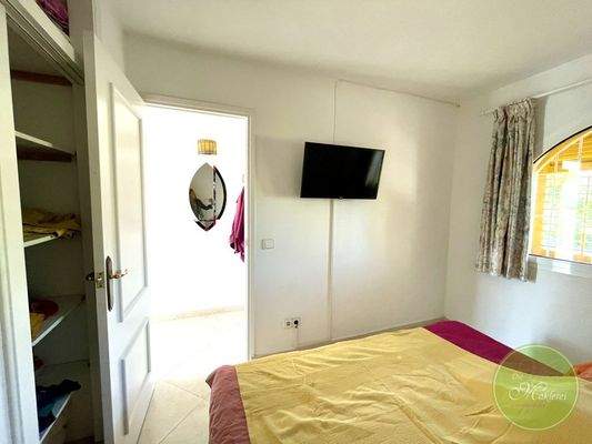 Schlafzimmer mit Doppelbett